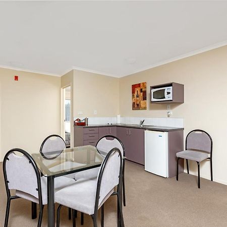 Bk'S Chardonnay Motor Lodge Мастертон Экстерьер фото