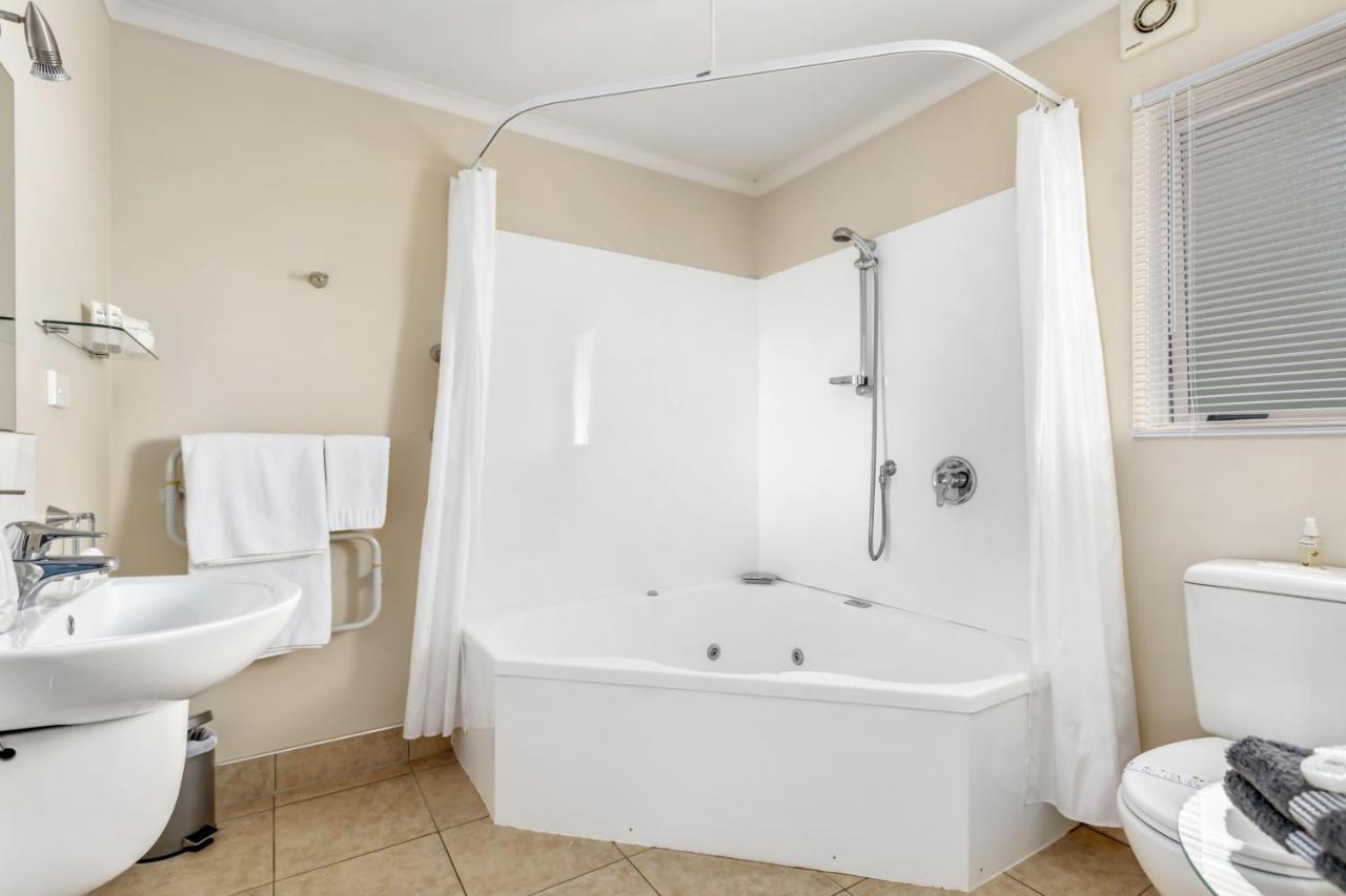 Bk'S Chardonnay Motor Lodge Мастертон Экстерьер фото