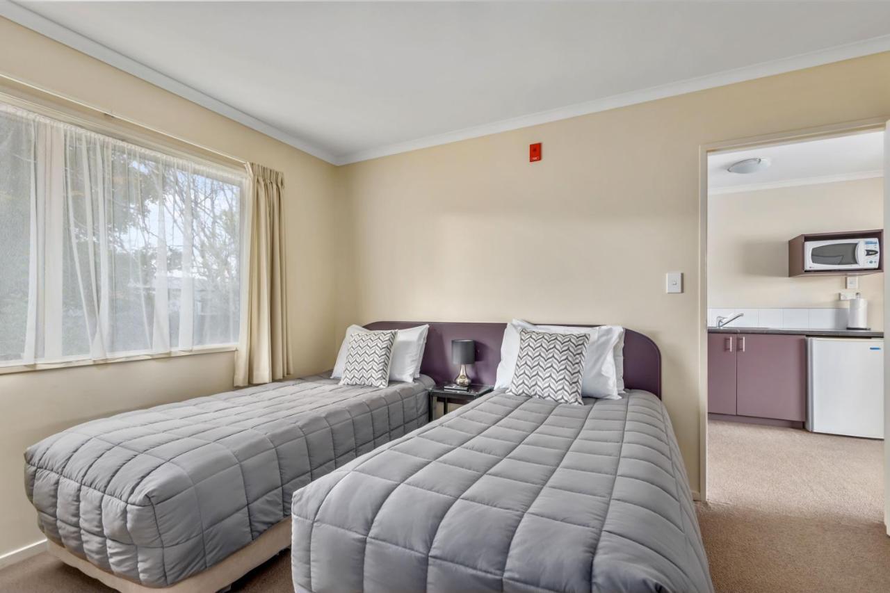 Bk'S Chardonnay Motor Lodge Мастертон Экстерьер фото