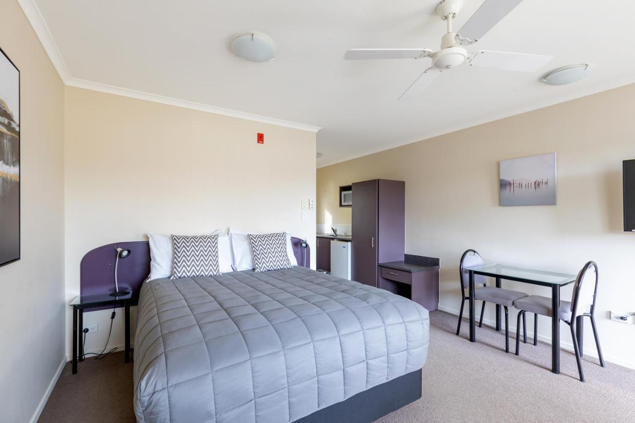Bk'S Chardonnay Motor Lodge Мастертон Экстерьер фото