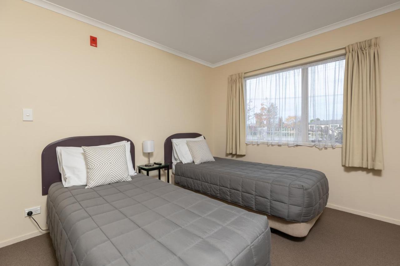 Bk'S Chardonnay Motor Lodge Мастертон Экстерьер фото