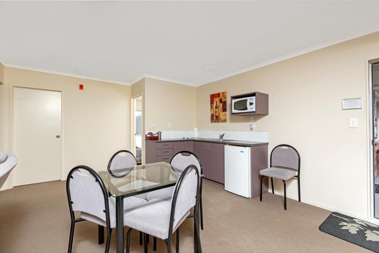 Bk'S Chardonnay Motor Lodge Мастертон Экстерьер фото